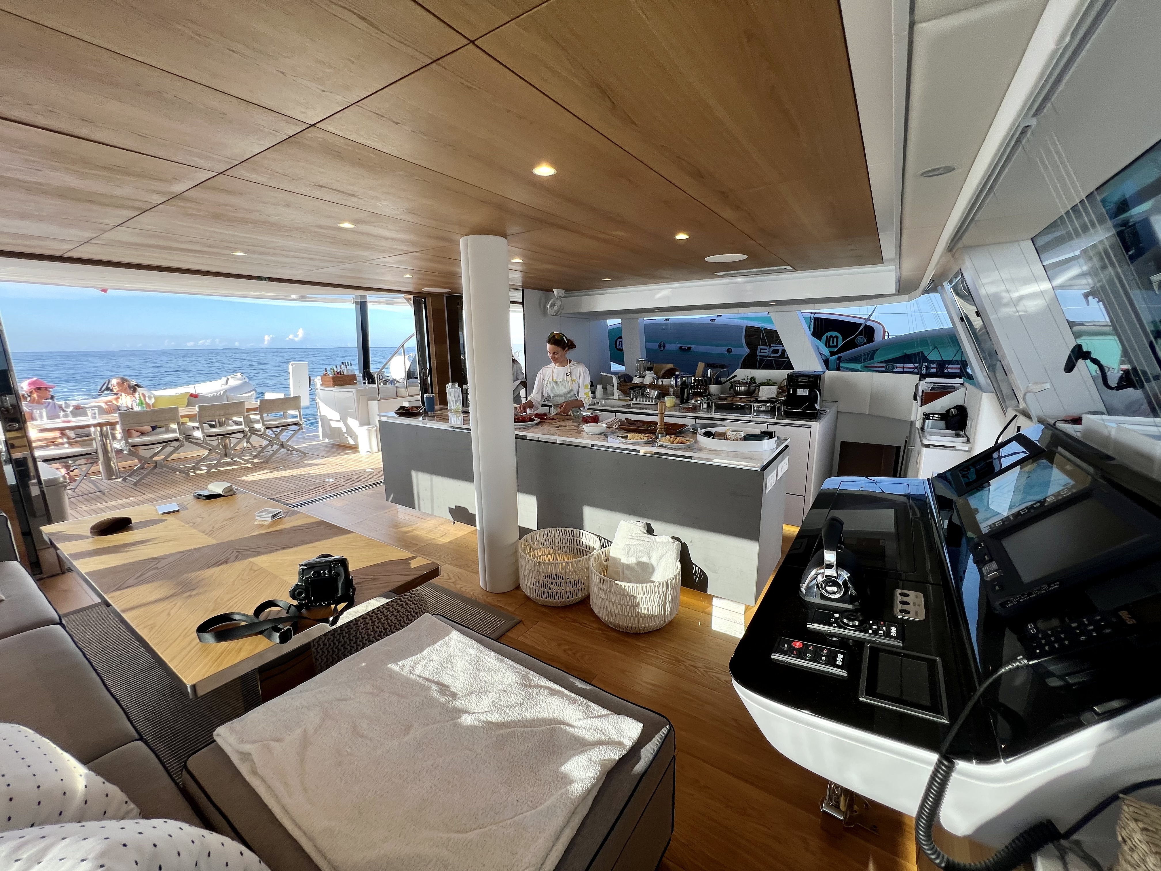 60 SUNREEF Catamaran - Open Salon